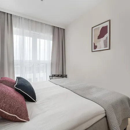 Elegancki Blisko Rzeki Z Garazem Na 2 Auta By Renters Apartament