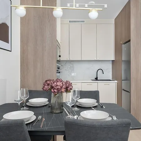Apartment Elegancki Blisko Rzeki Z Garazem Na 2 Auta By Renters Wroclaw